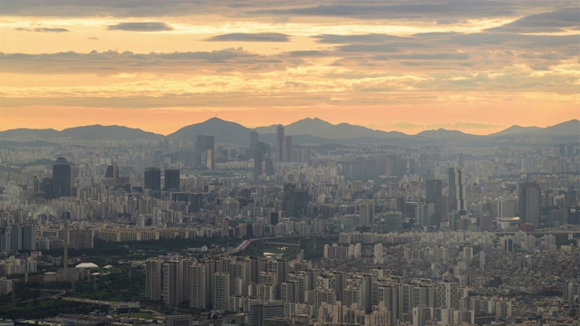 韩国首尔市区/松帕谷和江南谷的廷德尔现象视频素材