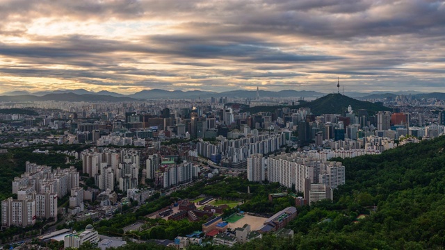 从安山和南山首尔塔/西大门谷和中谷市中心的西大门监狱的晨景，韩国首尔视频素材