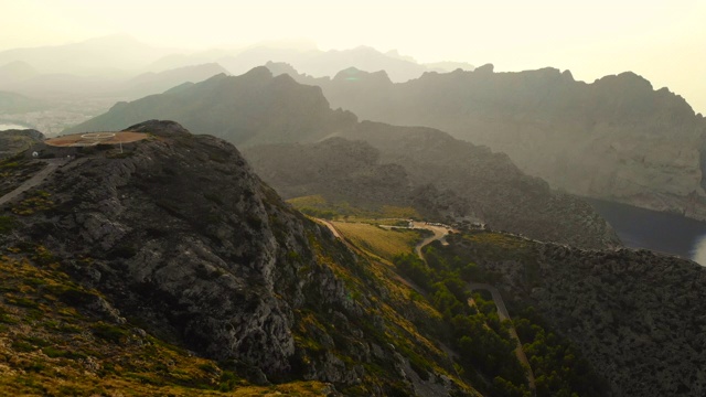 马略卡岛望塔上的Tramuntana山景。视频素材