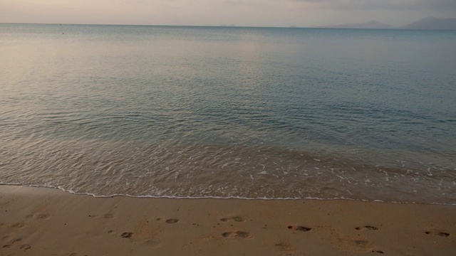 泰国苏梅岛海滩。夏天的海滩、沙滩和天空的风景。海滩海域空间面积。在泰国。2020年3月9日视频素材