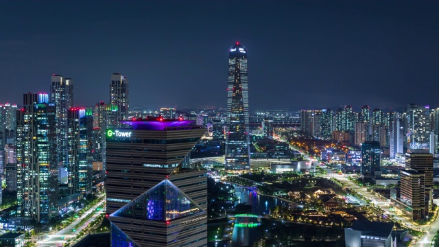 韩国仁川延秀谷松岛中央公园/松岛国际商务区的夜景视频素材