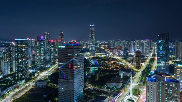 韩国仁川延秀谷松岛中央公园/松岛国际商务区的夜景视频素材