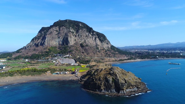 永美里海滩和三班山山/西浦浦，韩国济州岛视频素材