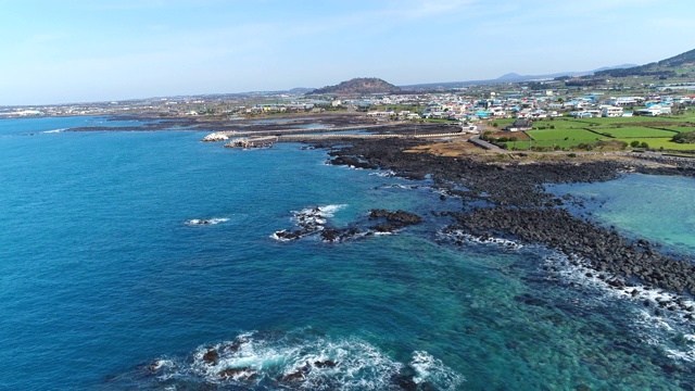 海边村庄/济州岛，韩国视频素材