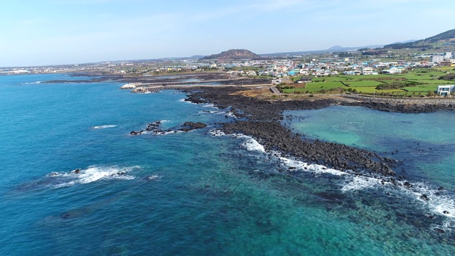 海边村庄/济州岛，韩国视频素材