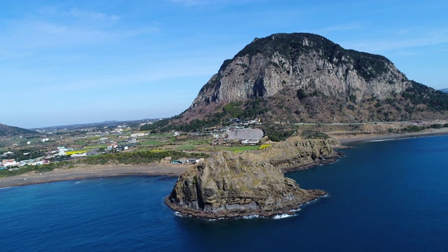 永美里海滩和三班山山/西浦浦，韩国济州岛视频素材