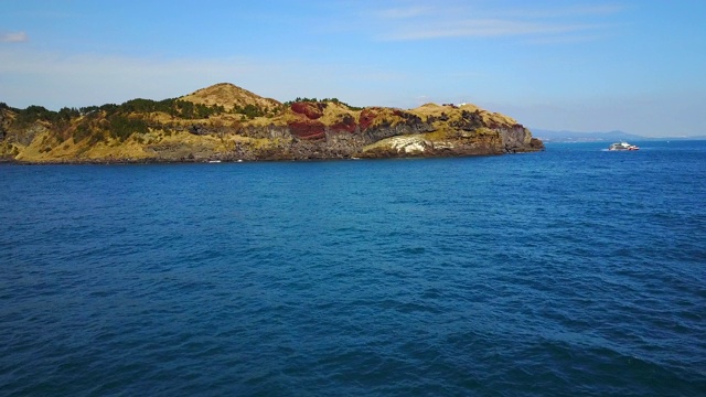 韩国济州岛松克山/西浦溪海景视频素材