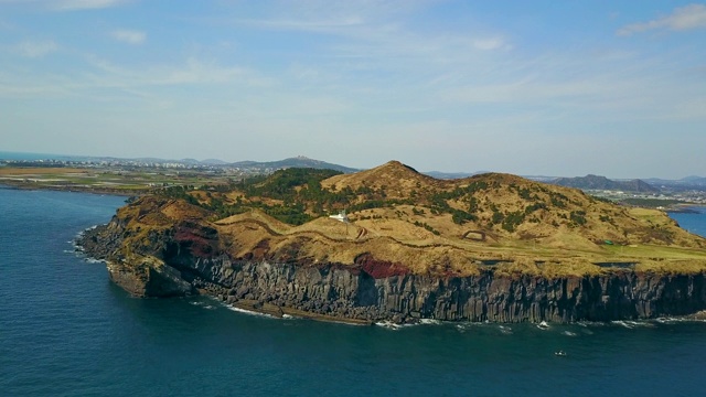 韩国济州岛松克山/西浦溪海景视频素材