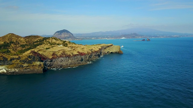 韩国济州岛，松克山，三班山，Hyeongjeseom岛视频素材