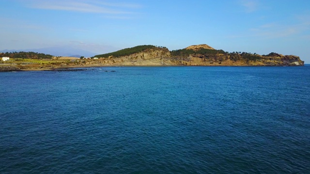 韩国济州岛松克山/西浦溪海景视频素材