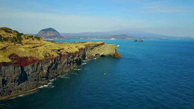 韩国济州岛，松克山，三班山，Hyeongjeseom岛视频素材