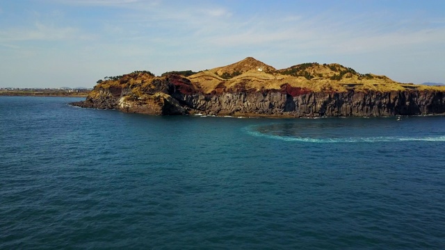 韩国济州岛松克山/西浦溪海景视频素材