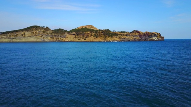 韩国济州岛松克山/西浦溪海景视频素材