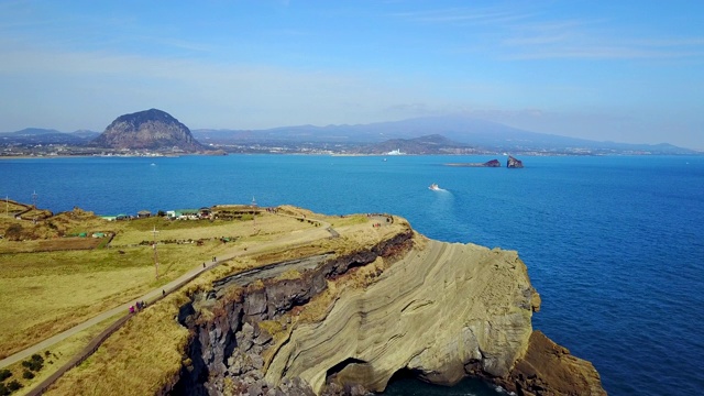 韩国济州岛，松克山，三班山，Hyeongjeseom岛视频素材