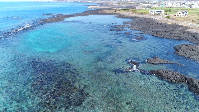 海浪/济州岛，韩国视频素材