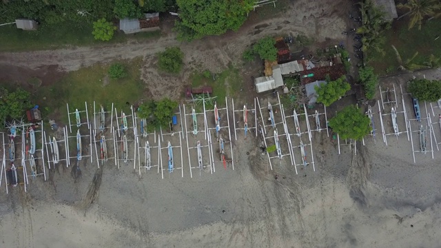 船和海浪在Karangasem摄政/巴厘岛，印度尼西亚视频素材