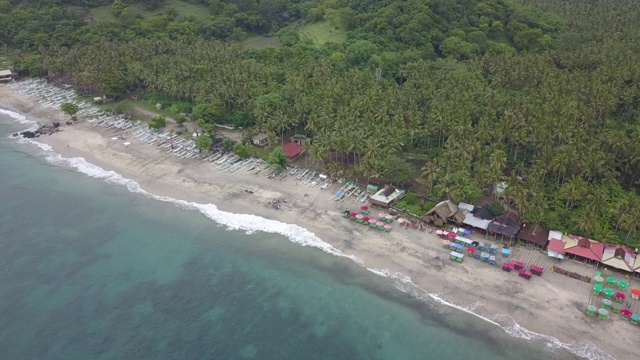 船和海浪在Karangasem摄政/巴厘岛，印度尼西亚视频素材