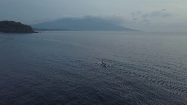 在Karangasem摄政/巴厘岛的海上和船只，印度尼西亚视频素材