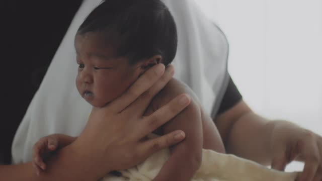 婴儿卫生保健视频素材