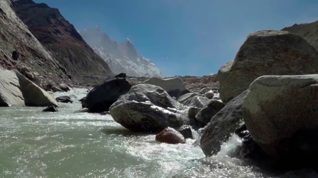 印度北阿坎德邦Gangotri-Gaumukh轨道上的美丽景色。视频素材