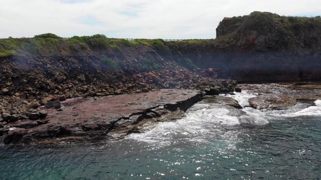 Bombo海角在风暴湾入口，伊拉瓦拉地区，新南威尔士州南海岸视频素材