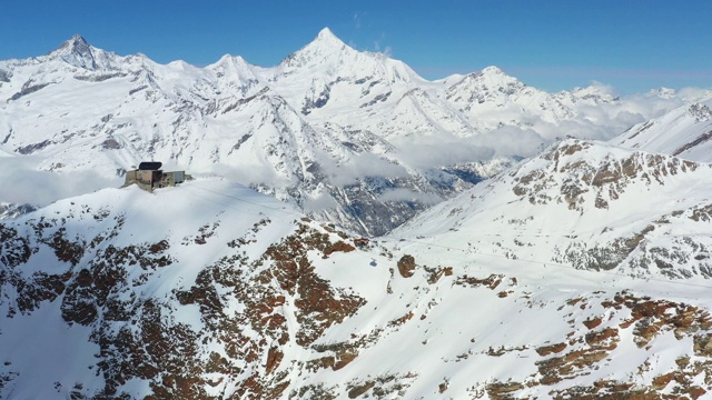 冬季瑞士泽马特滑雪胜地鸟瞰图视频素材