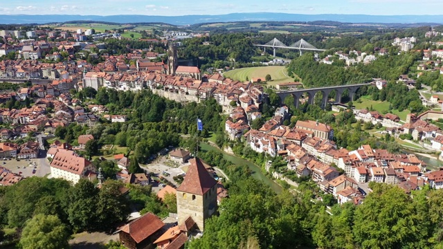 鸟瞰瑞士弗里堡古城视频素材