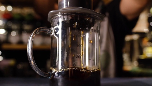 AeroPress咖啡滴特写视频素材