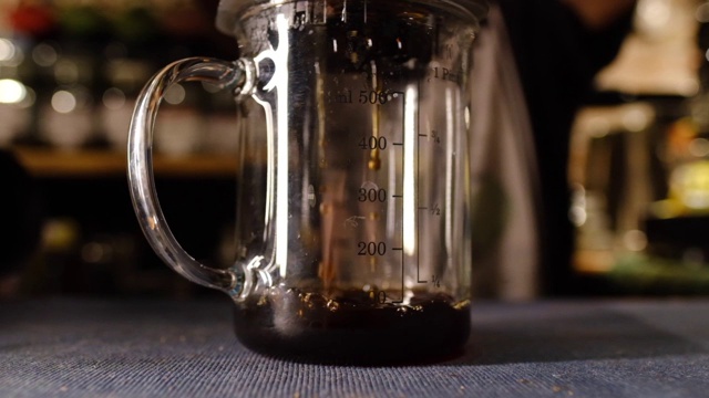 AeroPress咖啡滴特写视频素材