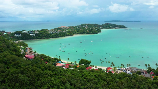 海滩鸟瞰图，普吉岛，泰国视频素材