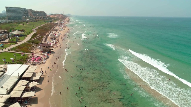 特拉维夫地中海海岸的鸟瞰图视频素材