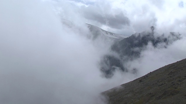 有雾的落基山脉景观视频素材