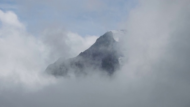 有雾的落基山脉景观视频素材