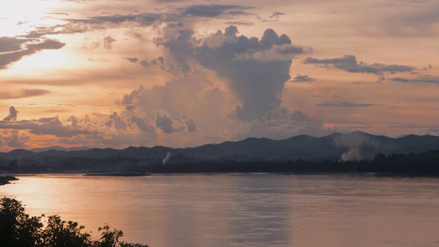 时间流逝日落湄公河地区清汗区，Loei省，泰国;缩小运动视频素材