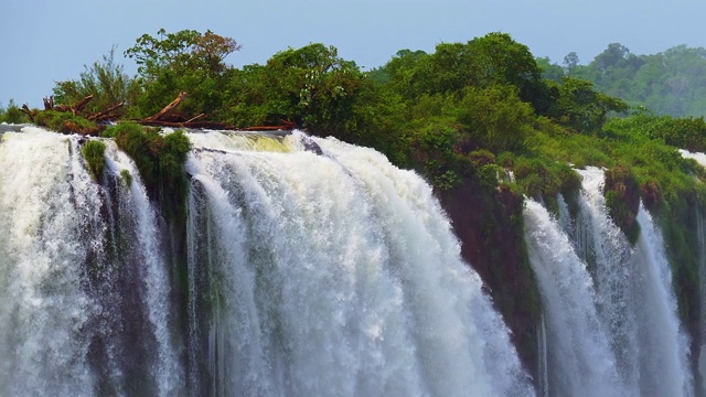 观看伊瓜苏瀑布，Foz do Iguaçu，巴西视频素材