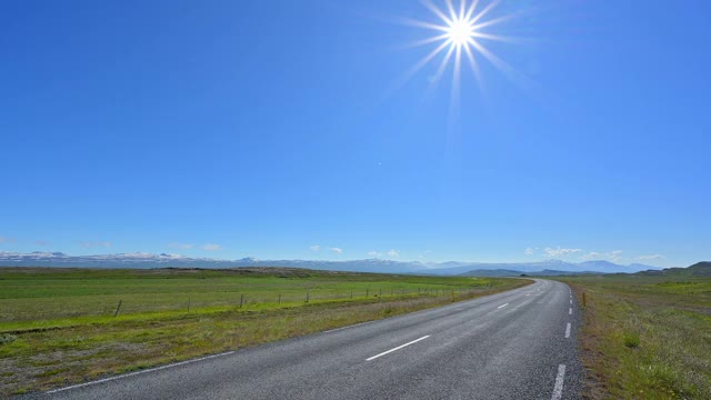 冰岛奥斯特兰北部地区埃吉尔斯塔迪附近的1号公路视频素材