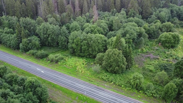 对正在建设的道路的看法。视频下载