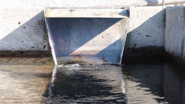 喷泉里的流水视频素材