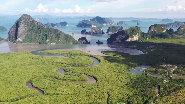 泰国:泰国攀雅湾热带雨林河流的鸟瞰图曲线。视频素材