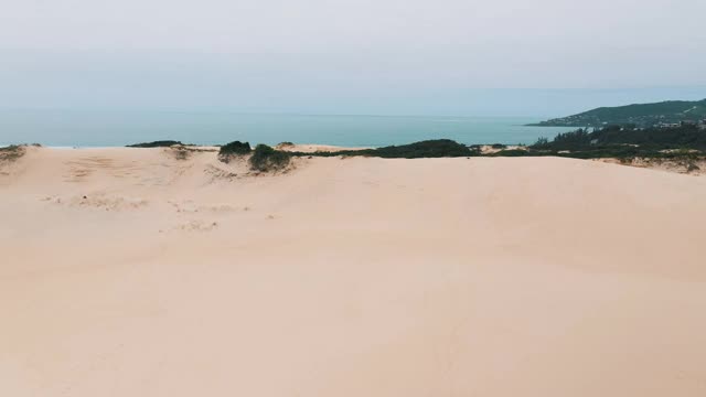 鸟瞰图建立拍摄的加拉帕巴海滩视频素材