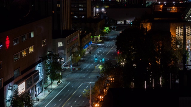 埃德蒙顿城市夜晚的时间流逝视频素材