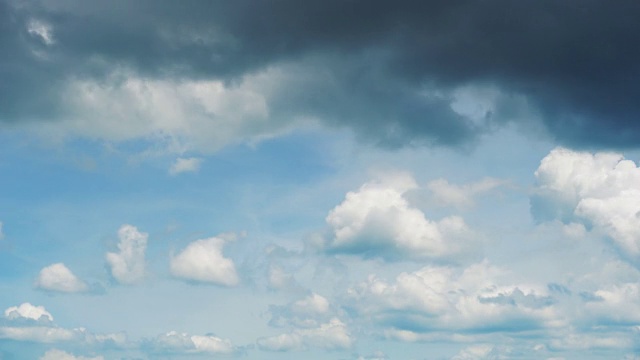 下雨前天空多云。视频素材