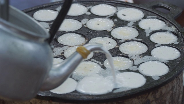 khanomkhrok:泰国甜食视频素材