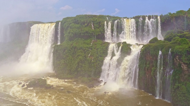 观看伊瓜苏瀑布，Foz do Iguaçu，巴西视频素材