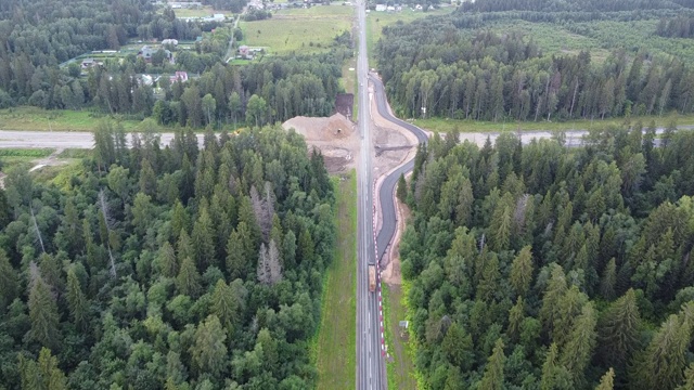 对正在建设的道路的看法。视频下载