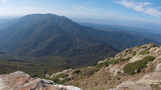 西班牙加泰罗尼亚的山峰，蒙特塞尼山，阿古斯山视频素材