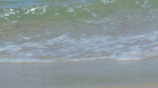 海浪运动和沙滩景色视频素材