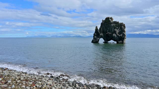 玄武岩，Hvítserkur, Vatnsnes半岛，Nordurland Vestra，北部地区，冰岛视频素材