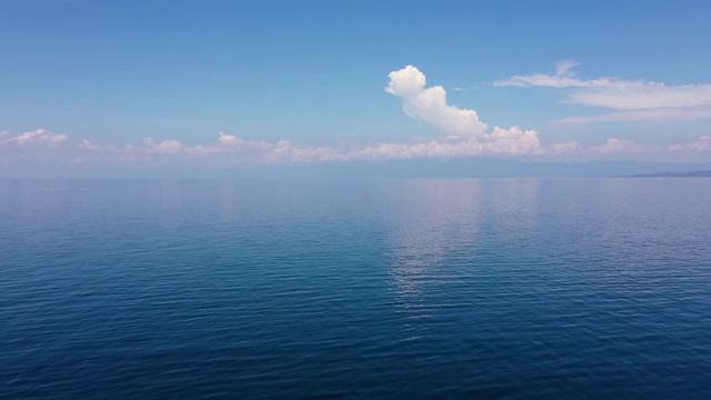 海景,鸟瞰图。清澈的大海和珊瑚礁视频素材