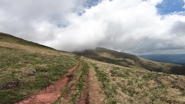 山脉鸟瞰图视频素材